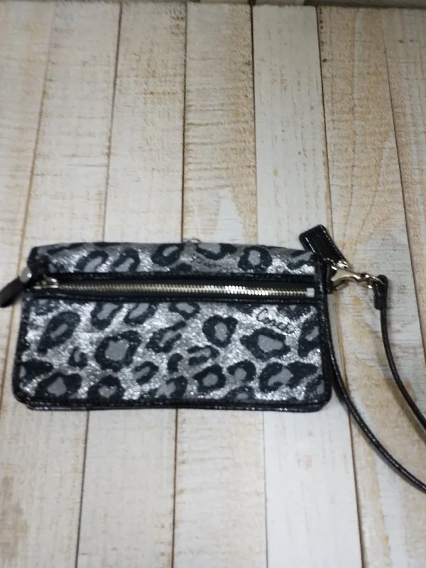 Wristlet Designer By Coach  Size: Small