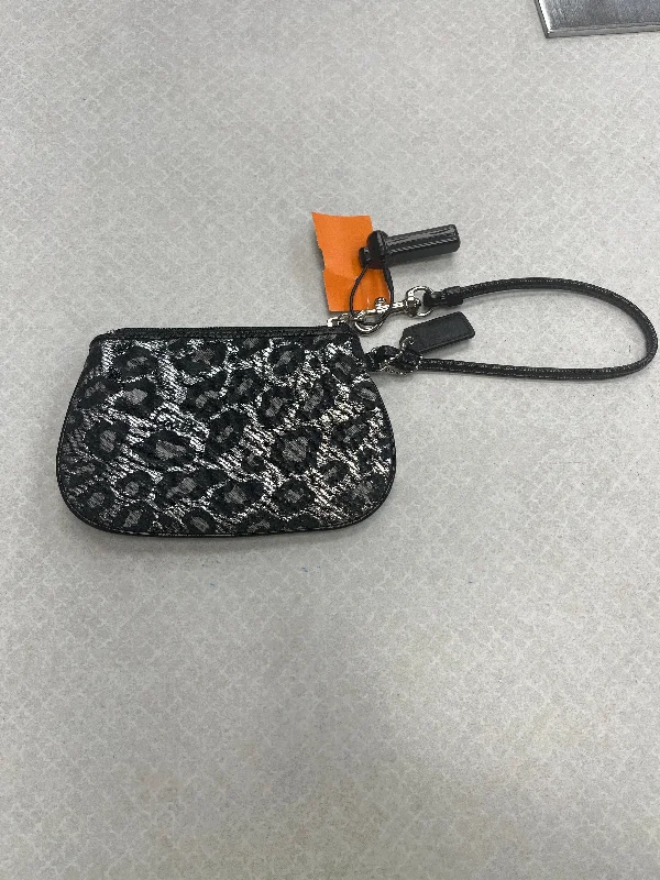 Wristlet Designer By Coach  Size: Small